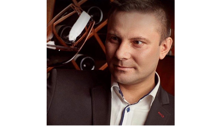 Sommelier Adam Fijał