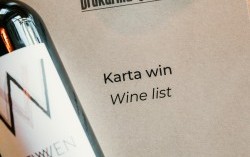 Wino musujące a szampan - na czym polega różnica?